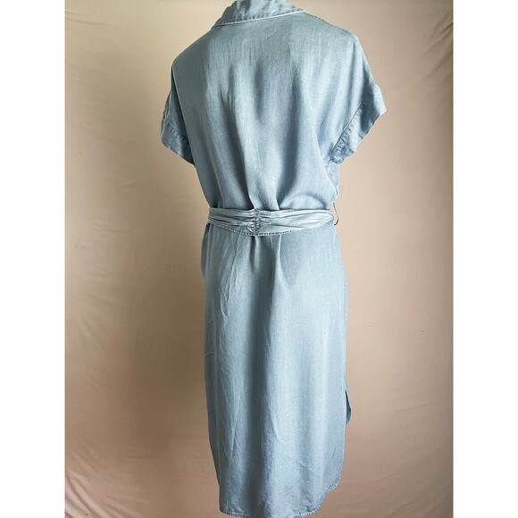 Chelsea + Theodore Chambray Colored Button Down Dress. Size Med.Great condition. - Picture 5 of 5
